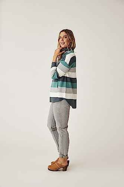 Carve Designs Women's Rockvale Sweater, Wave Rugby Stripe, MD