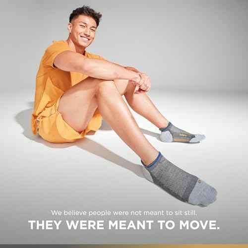 Feetures Elite Golf Max Cushion Tab Ankle Socks - Sport Sock with Targeted Compression
