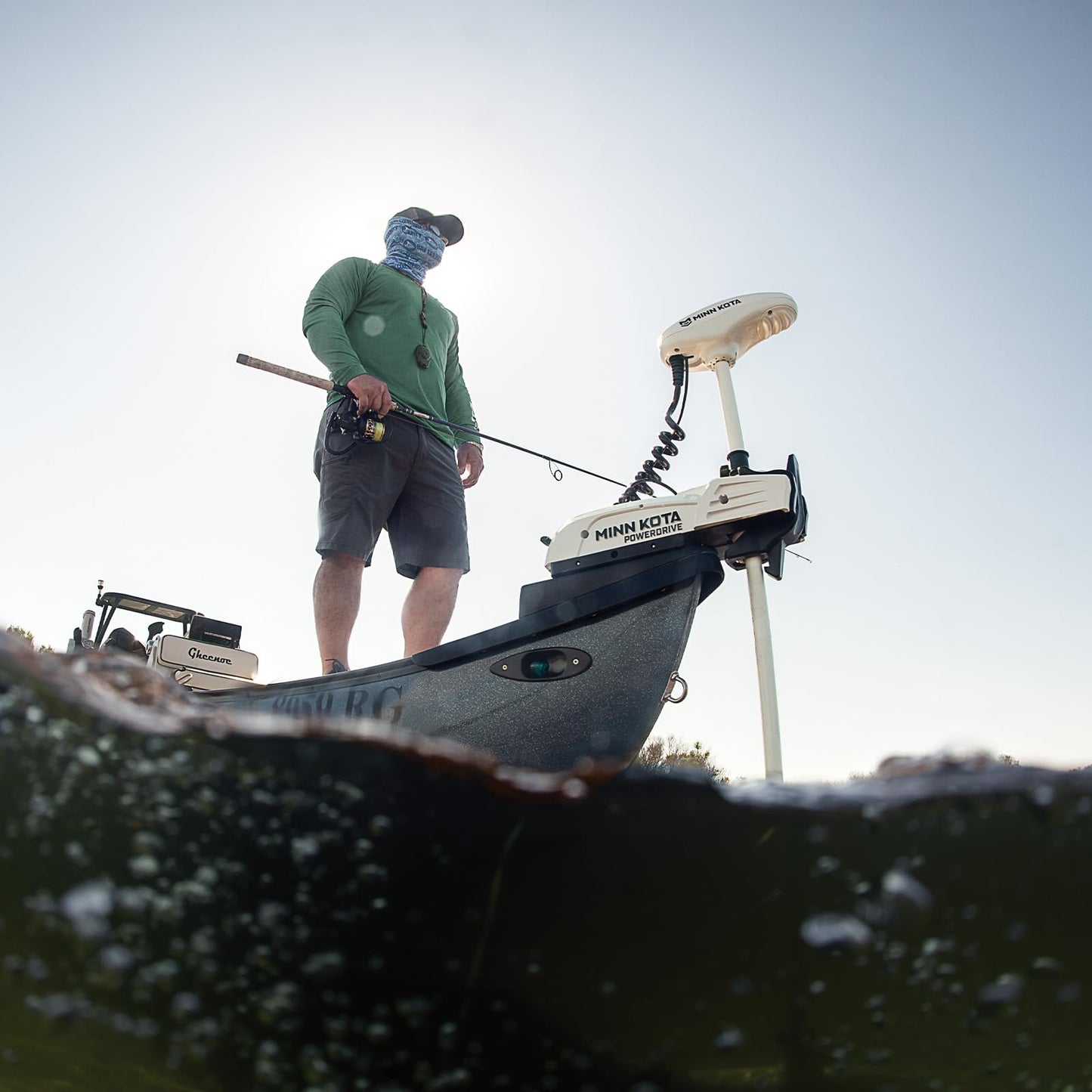 Minn Kota Riptide PowerDrive Bow-Mount Electric Trolling Motor with Micro Remote – 70 Lb. Thrust, 54 in. Shaft, Saltwater