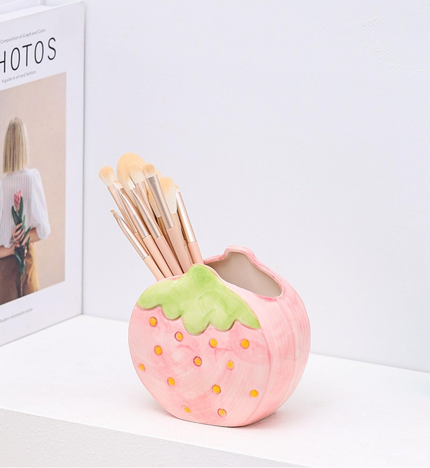 ZHU YU CHUN 1 PC Ceramic Strawberry Makeup Holder Makeup Organizer Pen Holder Desktop Organizer (Pink)