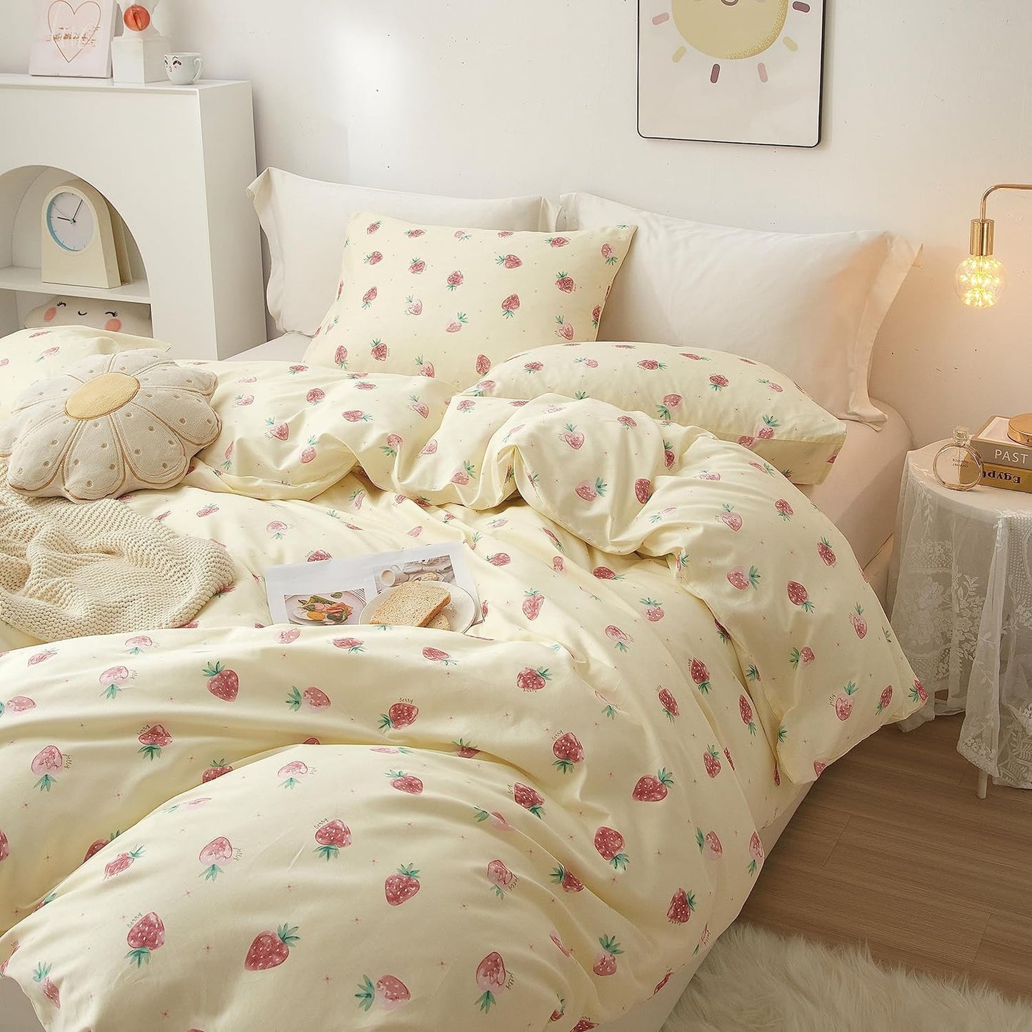 HighBuy Queen Comforter Set for Girls Kids Strawberry Bedding Sets Beige Kawaii Comforter Bed Set for Teens Boys,3 Piece Bedding Comforter Set,1 Queen Comforter,2 Pillowcases