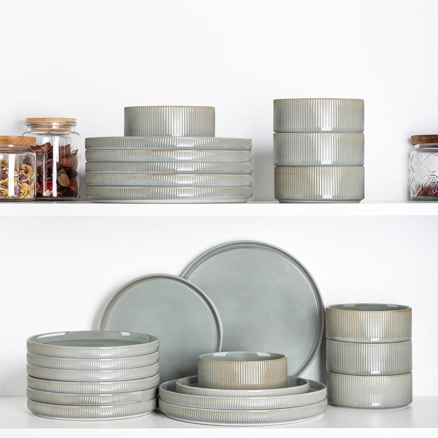 TheTerra Ceramic Dinnerware Sets for 6, 18 Pieces Porcelain Lightweight Plates and Bowls Sets, Scratch Resistant Dish Set, Oven & Microwave & Dishwasher Safe, Desert Sage