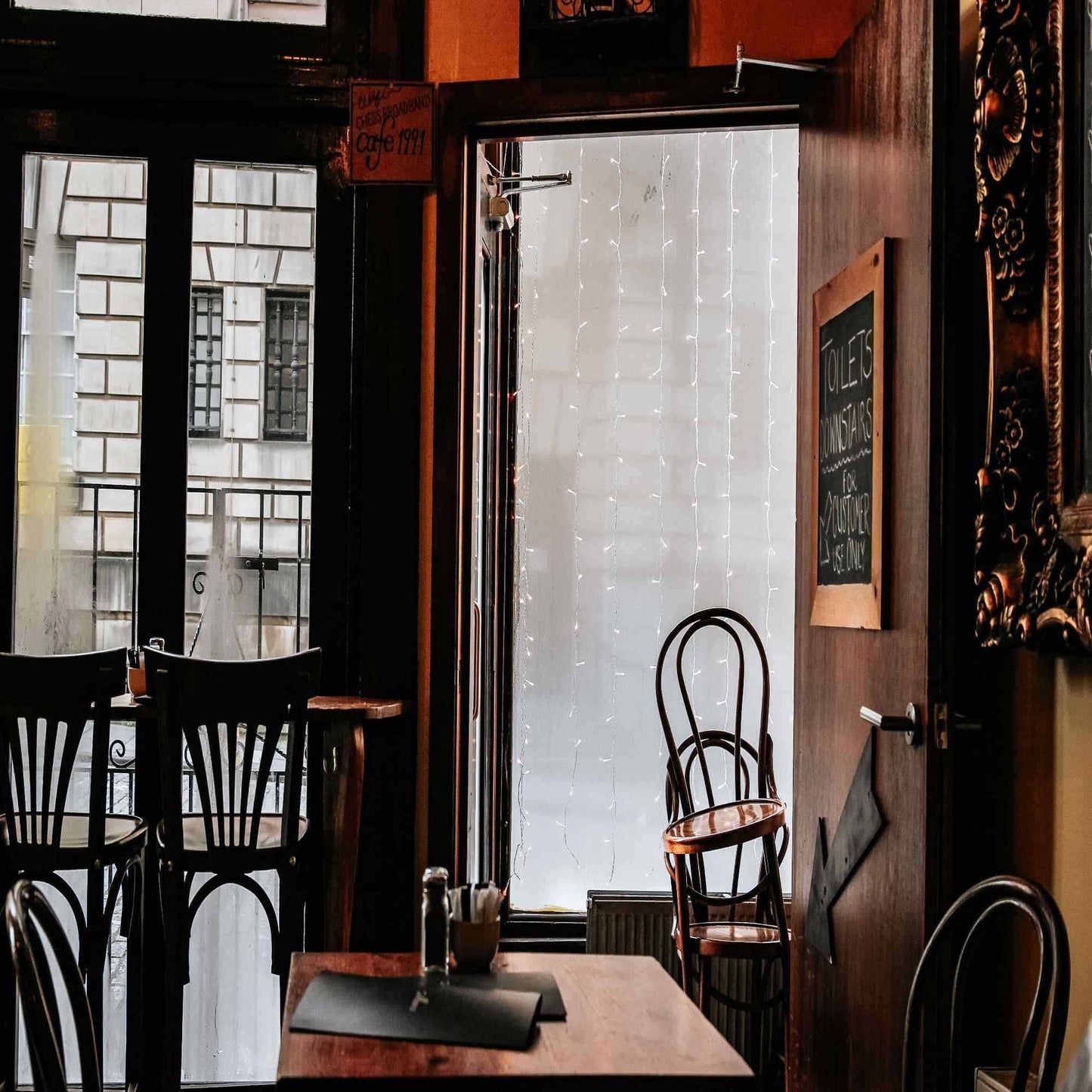 Luxurious Moods for Halloween Themed Cafes