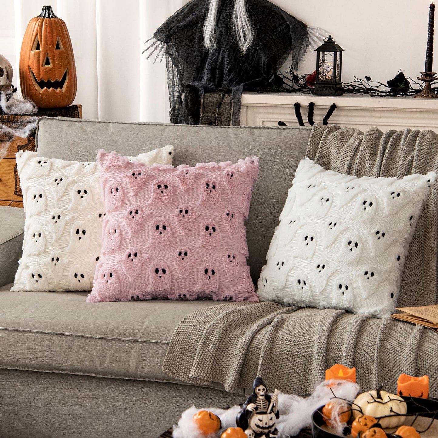 MIULEE Halloween Pillow Covers Cute Ghost Spooky Throw Pillows Set of 2 Soft Plush Faux Fur Decorative Cushion Covers for Couch Sofa Bed Porch Living Room Halloween Decor 18x18 inch White