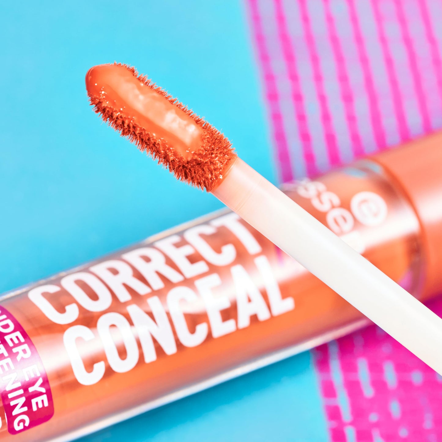 essence | Correct & Conceal Under Eye Brightening Concealer | Easy Application, Lightweight, Buildable, Infused with Aloe Vera |