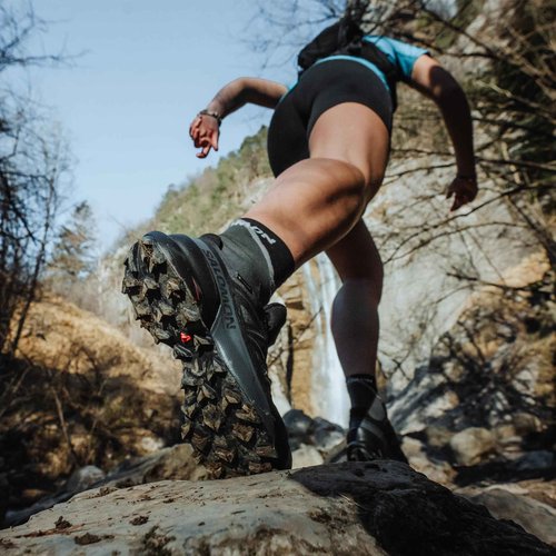 Salomon Women’s Speedcross GTX, Waterproof Trail Running Shoes - Black/Black/Quiet Shade - 5.5 Medium