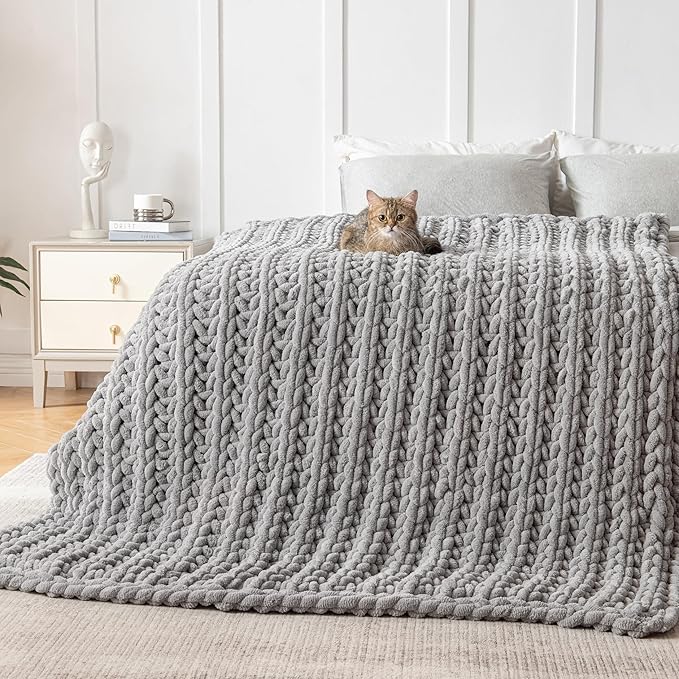 Maetoow Handmade 15 lb Soft Knitted Weighted Blanket, 72 x 48 in Breathable Chunky Knit Gravity Blanket Throw, Home Decor for Sofa Couch Bed, Light Grey