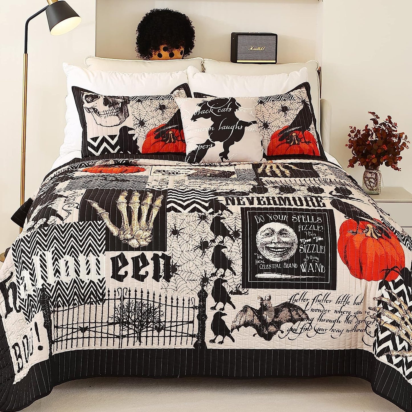 EVENHUG Halloween Theme King Size Quilt Bedding Set with 3 Pillow Shams Lightweight Soft Bedspread Coverlet Halloween Holiday Bed Cover for Bedroom Home Decoration 104x90 Inch