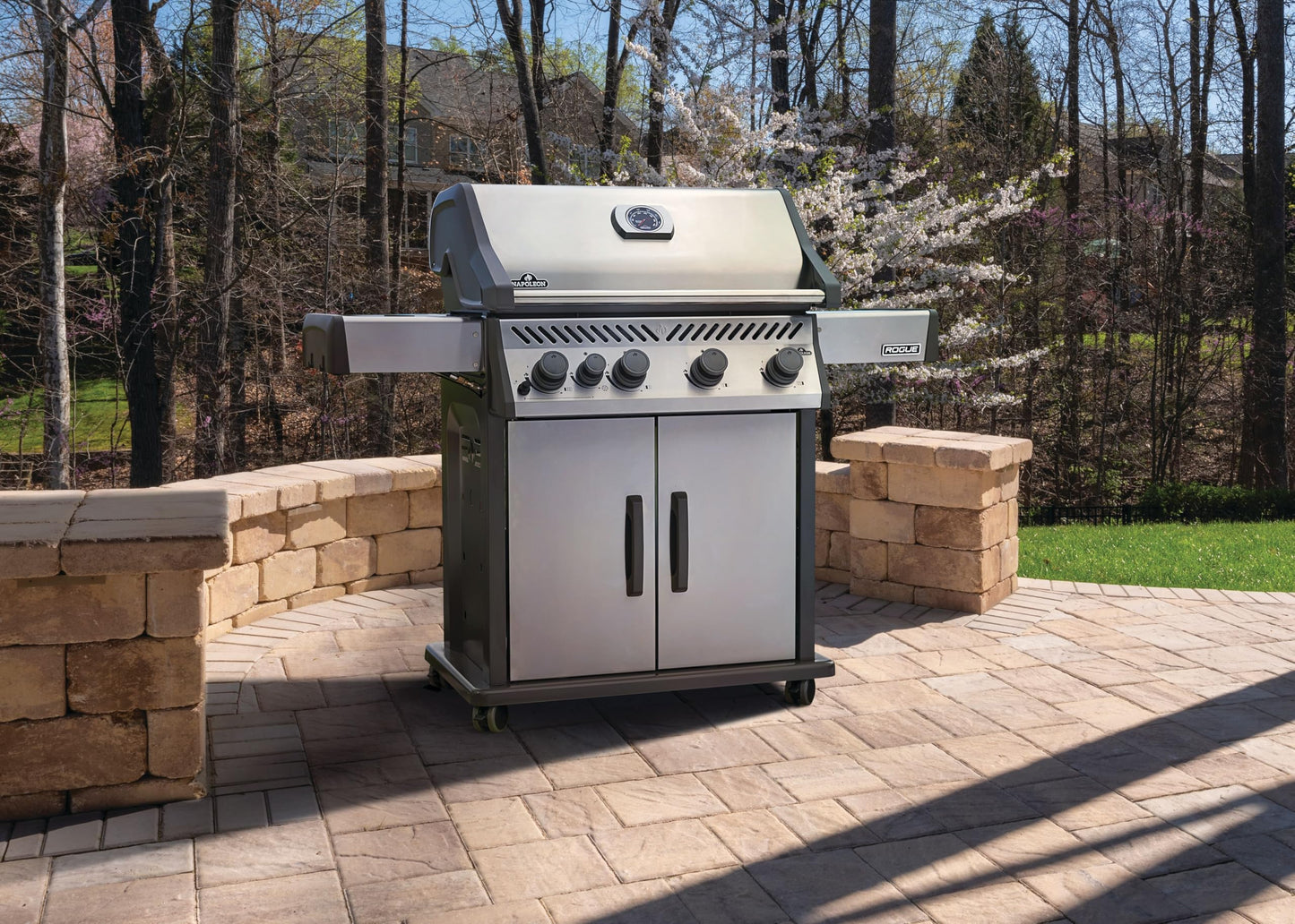 Napoleon Rogue 525 Propane Gas Grill with Range Side Burner, Stainless Steel, Durable 5-Burner Grilling Experience