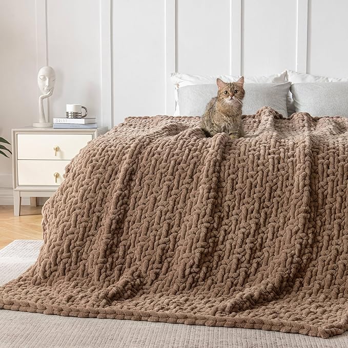 Maetoow Handmade 7 lb Soft Knitted Weighted Blanket, 40 x 60 Inch Breathable Chunky Knit Gravity Blanket Throw, Home Decor for Sofa Couch Bed, Brown