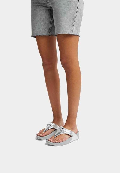 FitFlop Women's Lulu Padded-Knot Metallic-Leather Toe-Post Sandals Silver 7 Medium