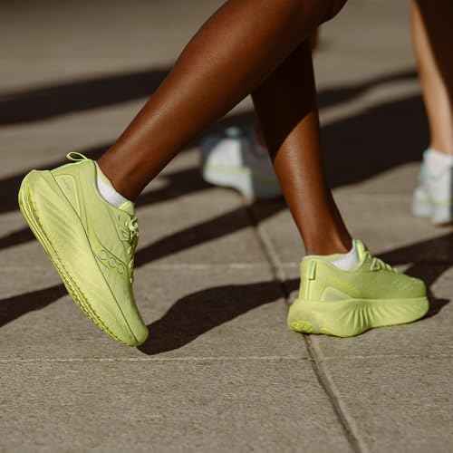 Saucony Women's Triumph 22 Sneaker
