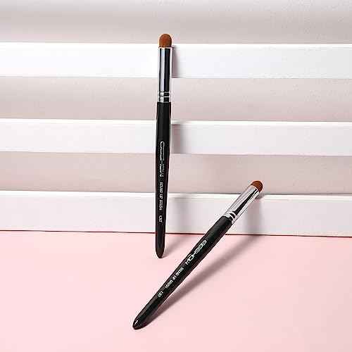 Lip Brush, EIGSHOW Lip Smudge Brush Round head for Gloss Lipstick, Multi-purpose Makeup Blending Applicator, Reusable (L307)