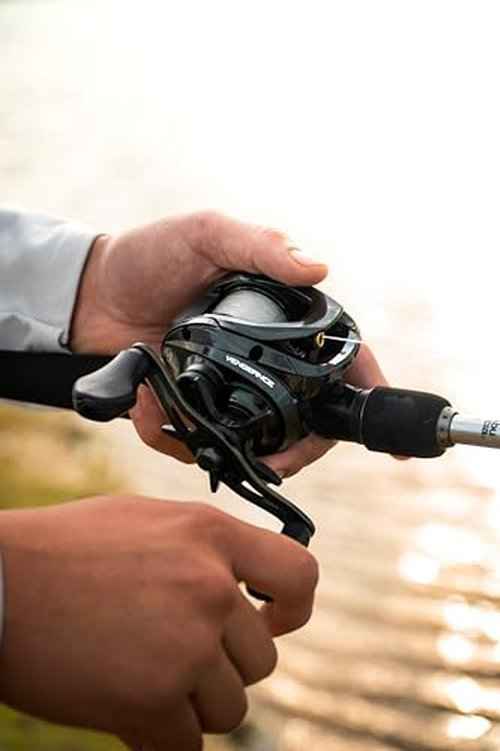 Abu Garcia Vengeance Low Profile Baitcast Reel, Reliable Freshwater Fishing Reel, Lightweight Graphite Frame and Sideplates, MagTrax Braking System, Power Disk Drag System, Max Drag of 20lb | 9.1kg
