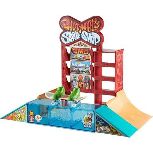 Hot Wheels Skate Fingerboard Playset, Skate Shop with Exclusive Fingerboard & Pair of Skate Shoes, Ramps, Walls & Edges for Skating, Includes Storage