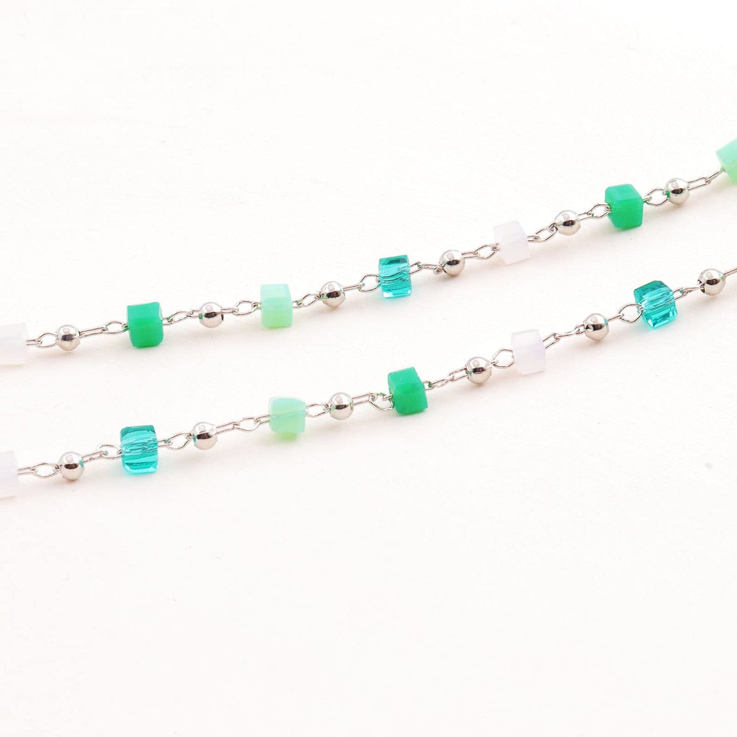 FUTIMELY Bohemia Green Beaded Beads Choker Necklace for Women,Simple Fresh Silver Beaded Square Round Bead Choker Necklace Fashi