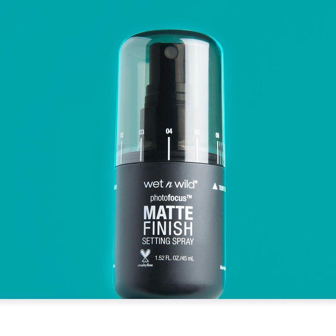 wet n wild Photo Focus Setting Mist, Up to 24HR Wear, Lightweight & Nourishing Aloe Formula Suitable for All Skin Types, Cruelty