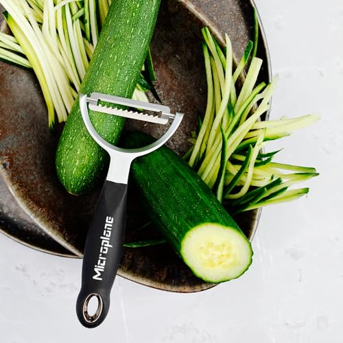 Microplane Professional Y-Peeler – Ultra-Sharp Stainless Steel Blade with Ergonomic Grip