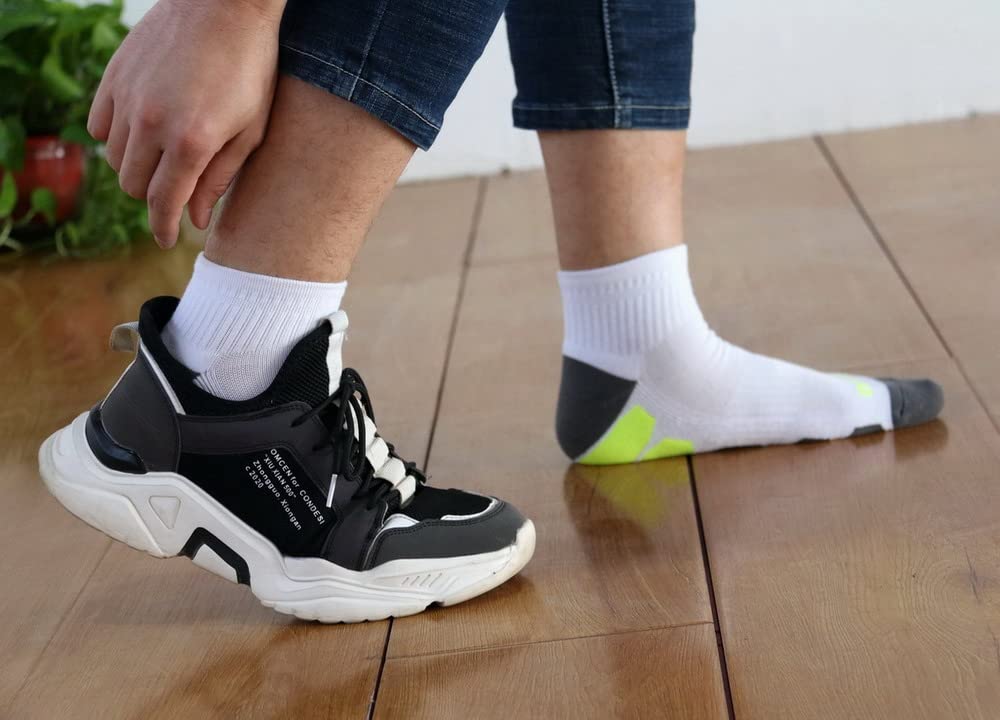 BERING Men's Performance Athletic Ankle Running Socks, White, Size 9-12, 6 Pairs