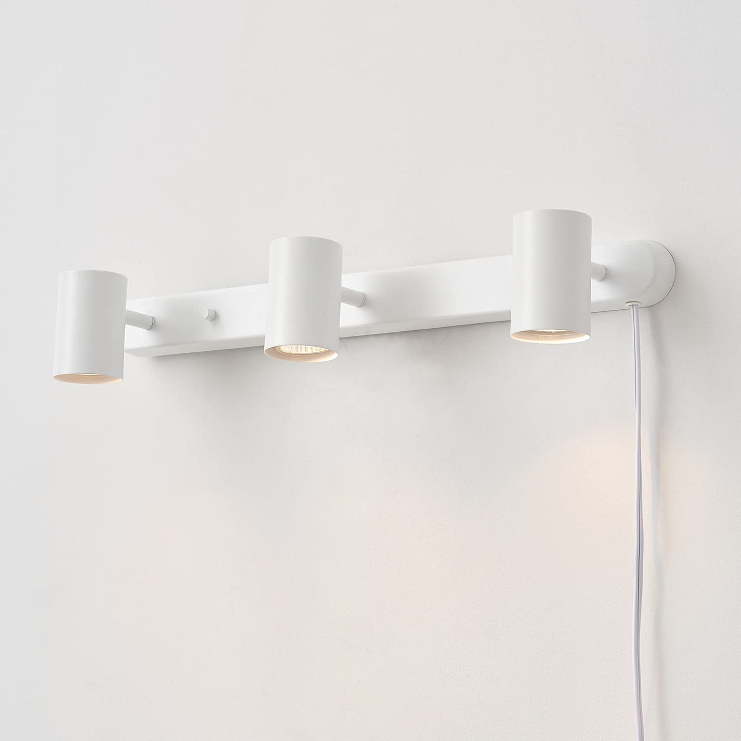 Globe Electric 60024 3-Light Plug-in Track Lighting, Adjustable Heads, Matte White Finish, 22-inch, GU10 Base, 15-Foot Cord with in-Line Switch, Modern Ceiling Light for Apartments and Rentals
