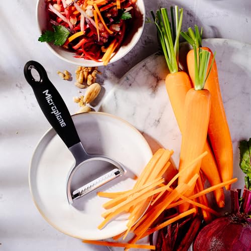Microplane Professional Y-Peeler – Ultra-Sharp Stainless Steel Blade with Ergonomic Grip