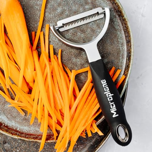 Microplane Professional Y-Peeler – Ultra-Sharp Stainless Steel Blade with Ergonomic Grip