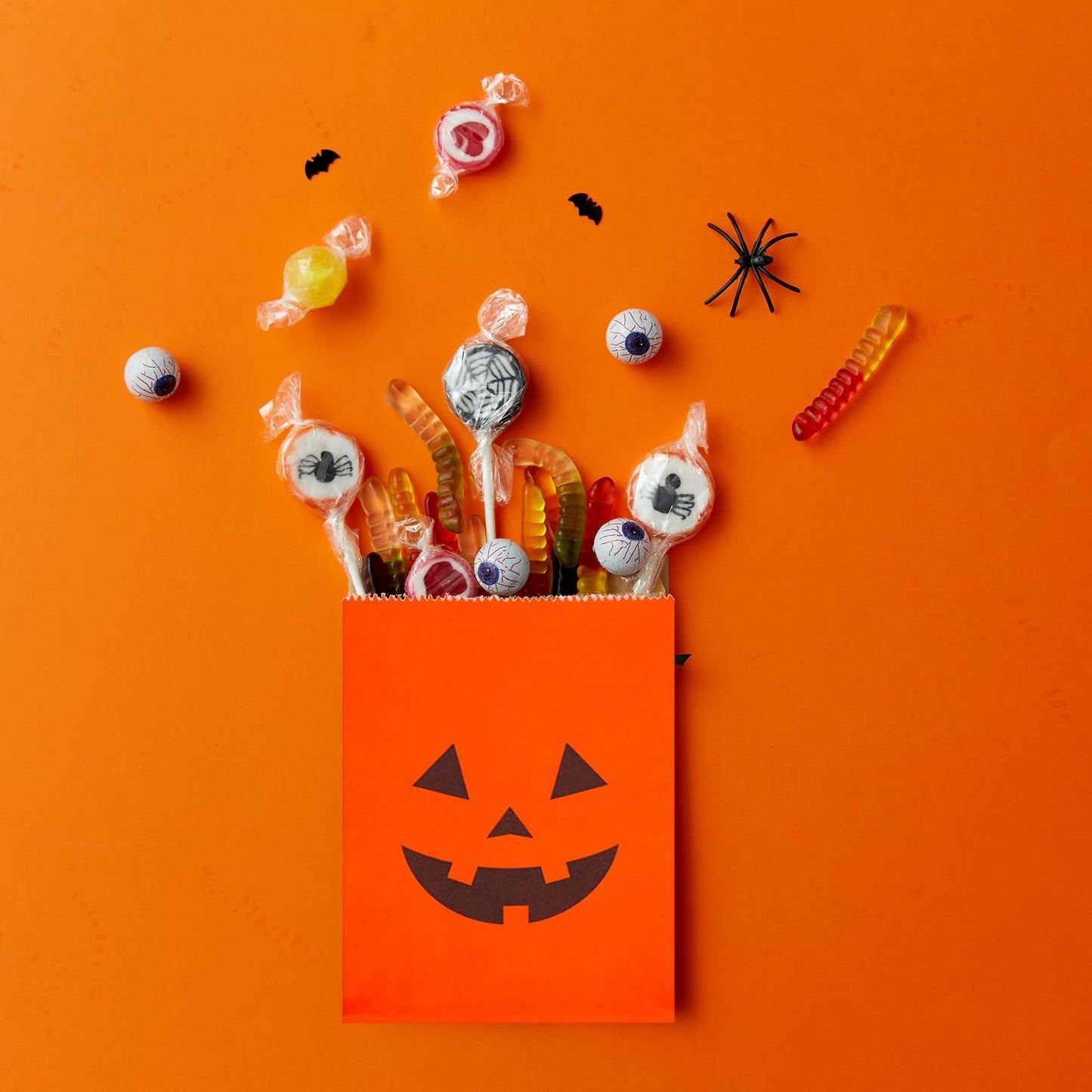 JUTTIRA 100 Pack Kraft Paper Treat Bags 5x7 Halloween Cookie Bags Mini Halloween Candy Buffet Bag Small Pumpkin Trick Or Treat Bags Flat Glassine Style Bag for Candy Cookies Party Favor