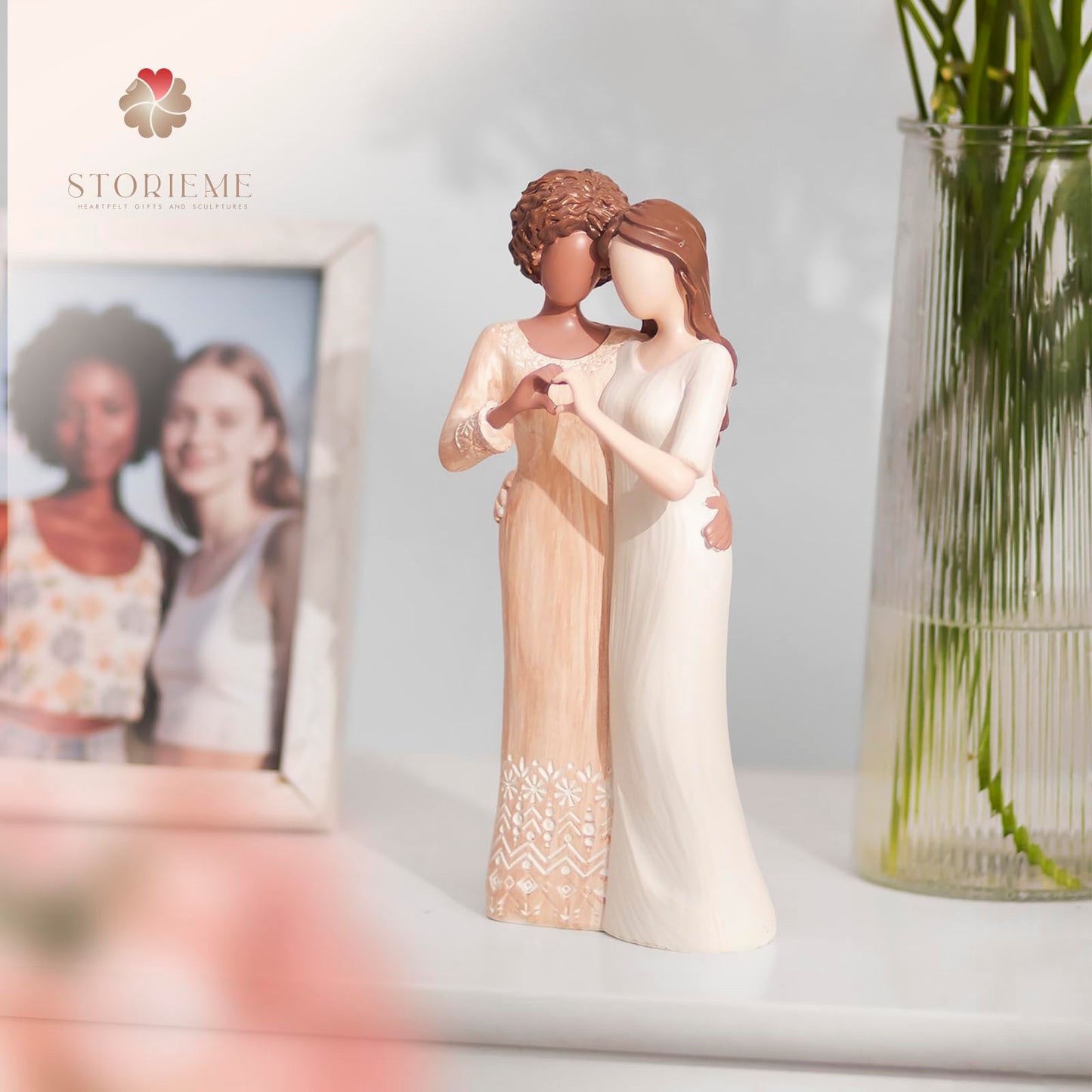 Storieme Best Friend Figurine Statues – Interracial Friendship Gifts for Women - Unique Female Sister Birthday Ideas Collectibles Ornament