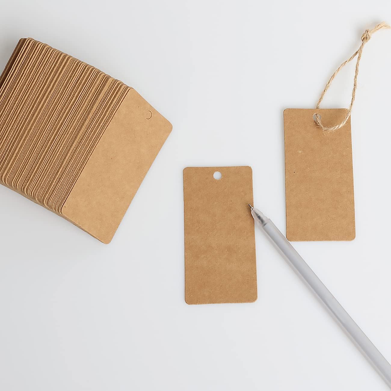 200pcs Kraft Paper Gift Tags with String, Price Tags, Display Label for DIY Project,Gifts Arts and Crafts Wedding Holiday (Brown)