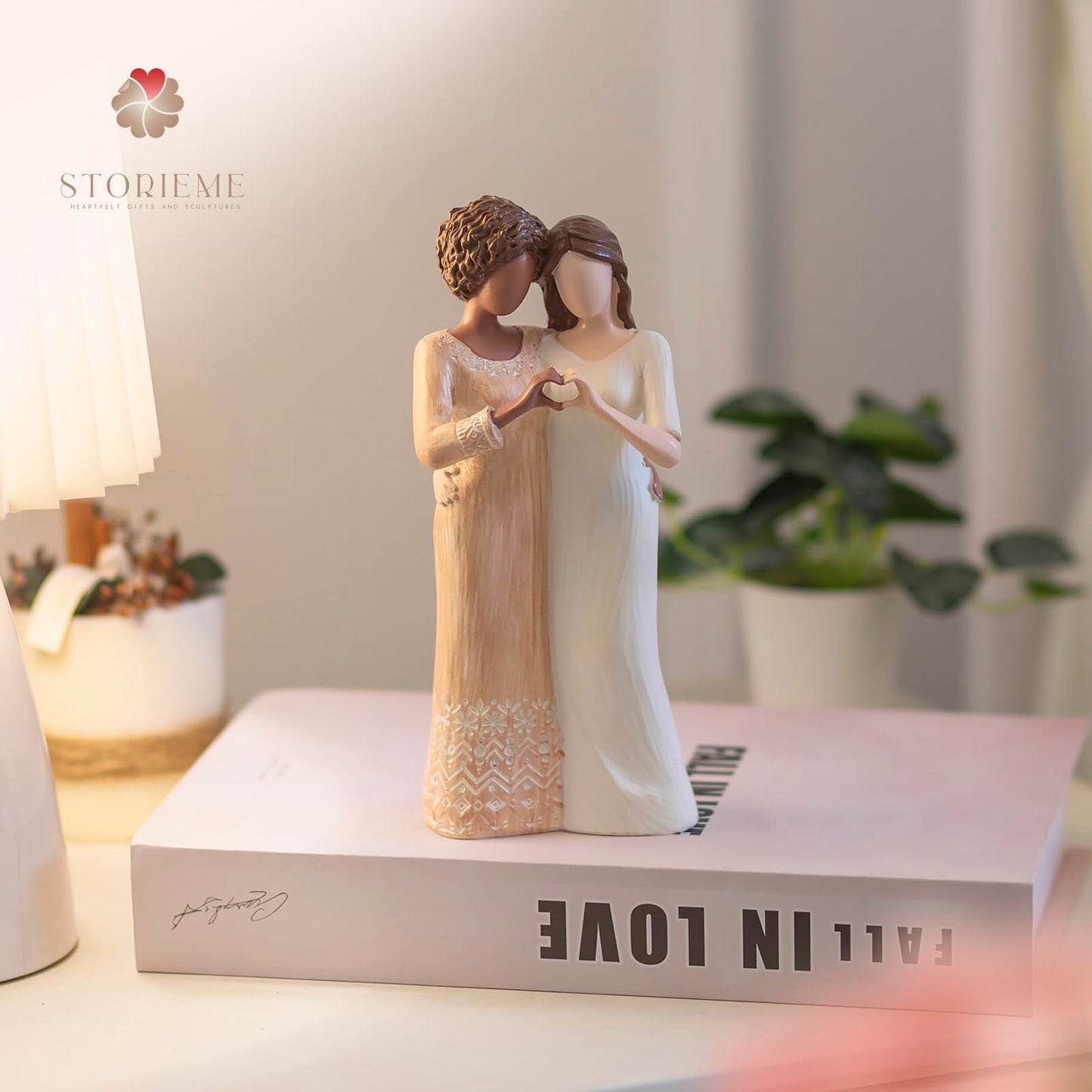 Storieme Best Friend Figurine Statues – Interracial Friendship Gifts for Women - Unique Female Sister Birthday Ideas Collectibles Ornament