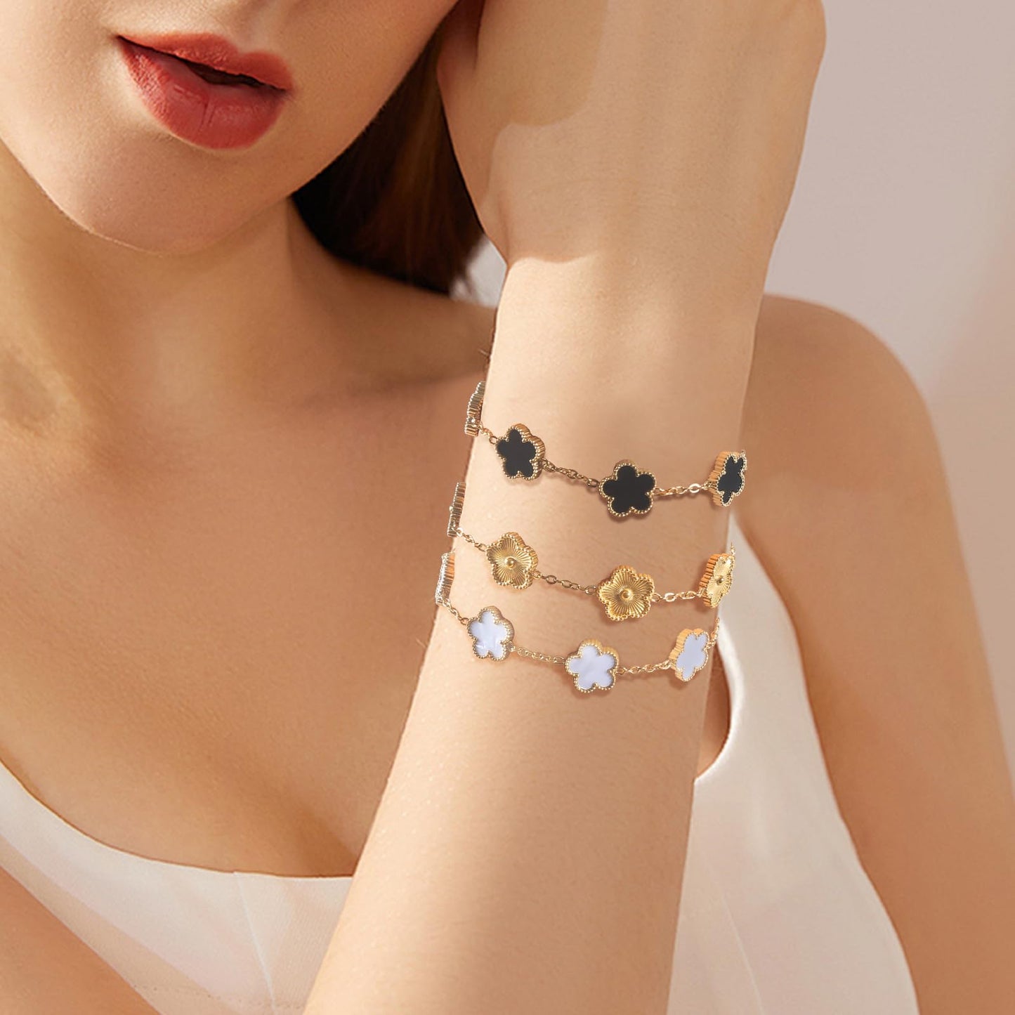 GRBeid 18K Gold Plated Clover Bracelet Dupes Gold/Black/White Bracelet Set for Women Flower Leaf Lucky Clover Bracelets Trendy Danity Jewelry Birthday Gifts for Women/Mom/Friends/Sister/Besties
