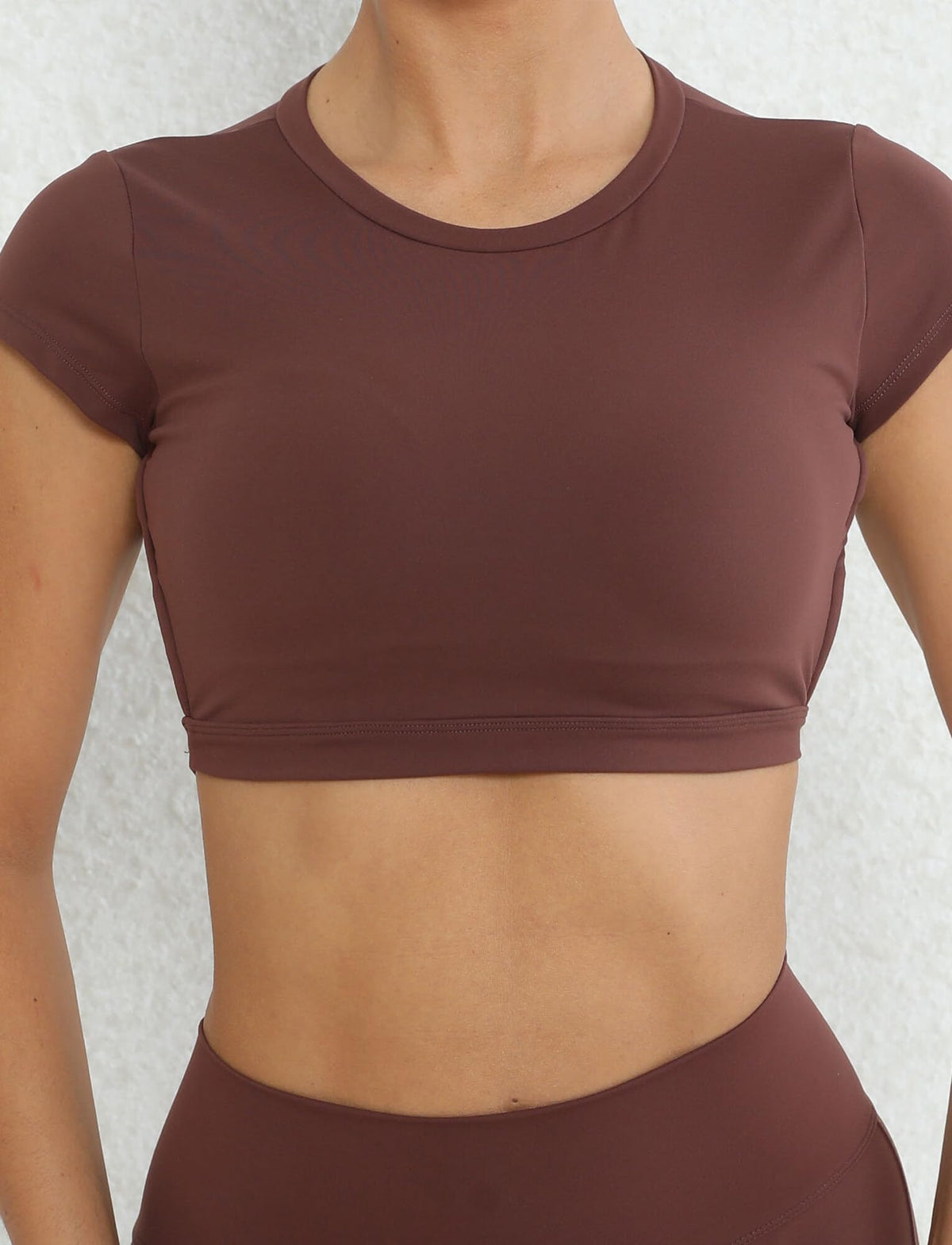 FEOYA Women’s Backless Workout Tops Short Sleeve Round Neck Crop Top Soft Elastic Yoga Fitness Outfits Brown M