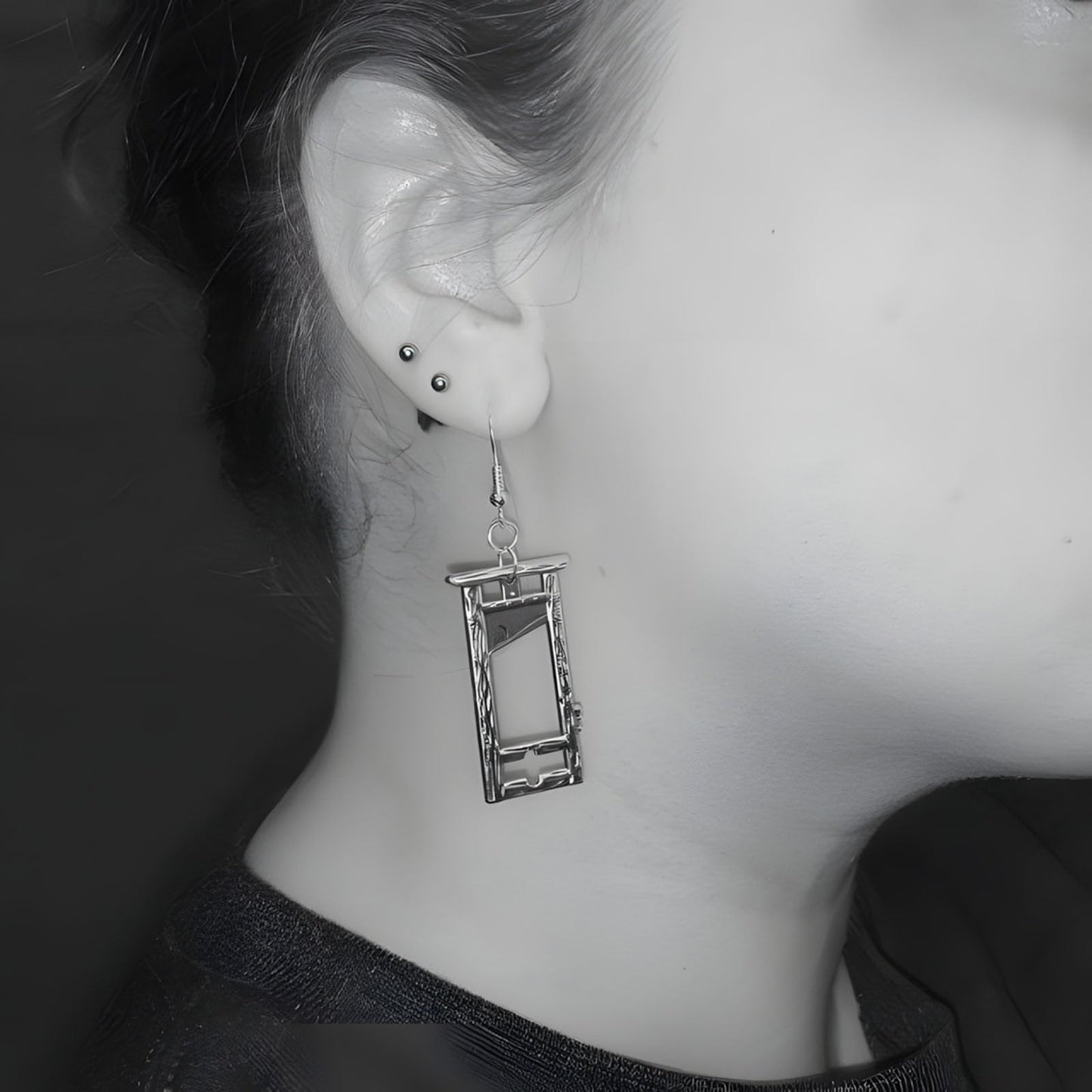 Gothic Silver Guillotine Earrings for Women Guillotine Dangle Earrings Hip Hop Rock Cosplay Party Cool Earrings Jewelry(Silver)