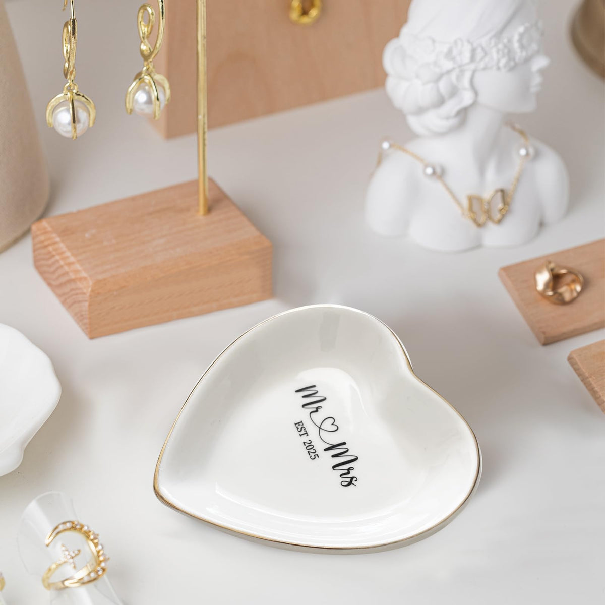Ceramic Ring Dish for Wedding Anniversary - Mr & Mrs EST 2025 Jewelry Tray, Elegant Keepsake Gift for Couples, Ceramic Valet Tray for Jewelry Storage