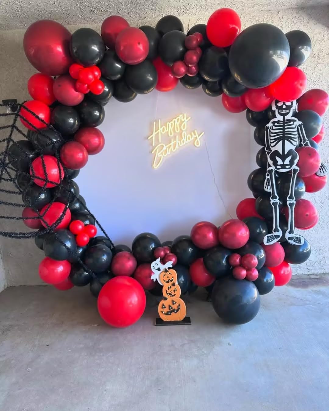Red and Black Balloon Arch Kit, 114PCS Red and Black Balloons, 4 Sizes Black Red Balloons for Casino Theme New Year Birthday Party Decorations