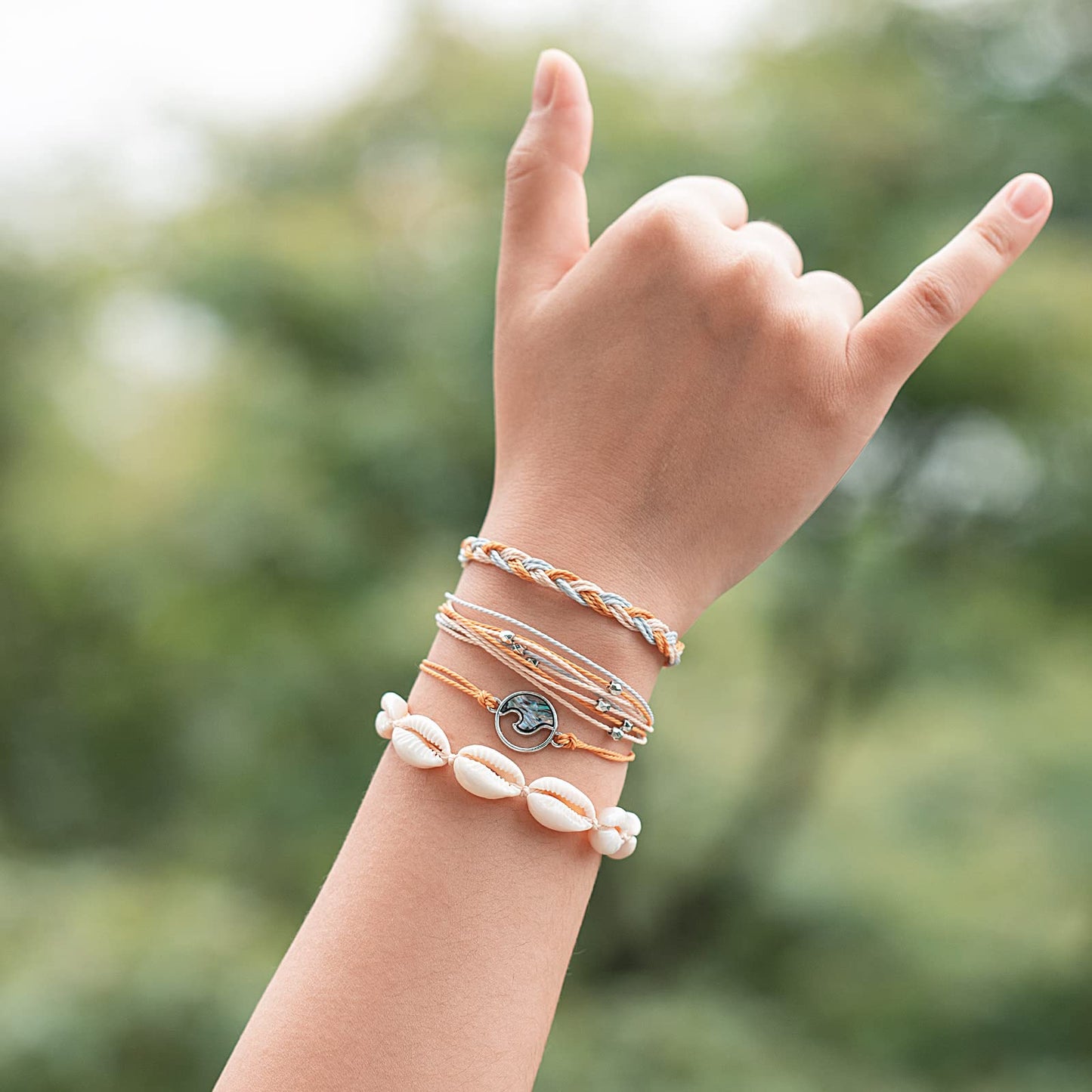 FANCY SHINY Wave String Bracelets Braid Puka Shell Bead Bracelets Handmade Cute Trendy Abalone Boho Jewelry Gifts for Women(Dark