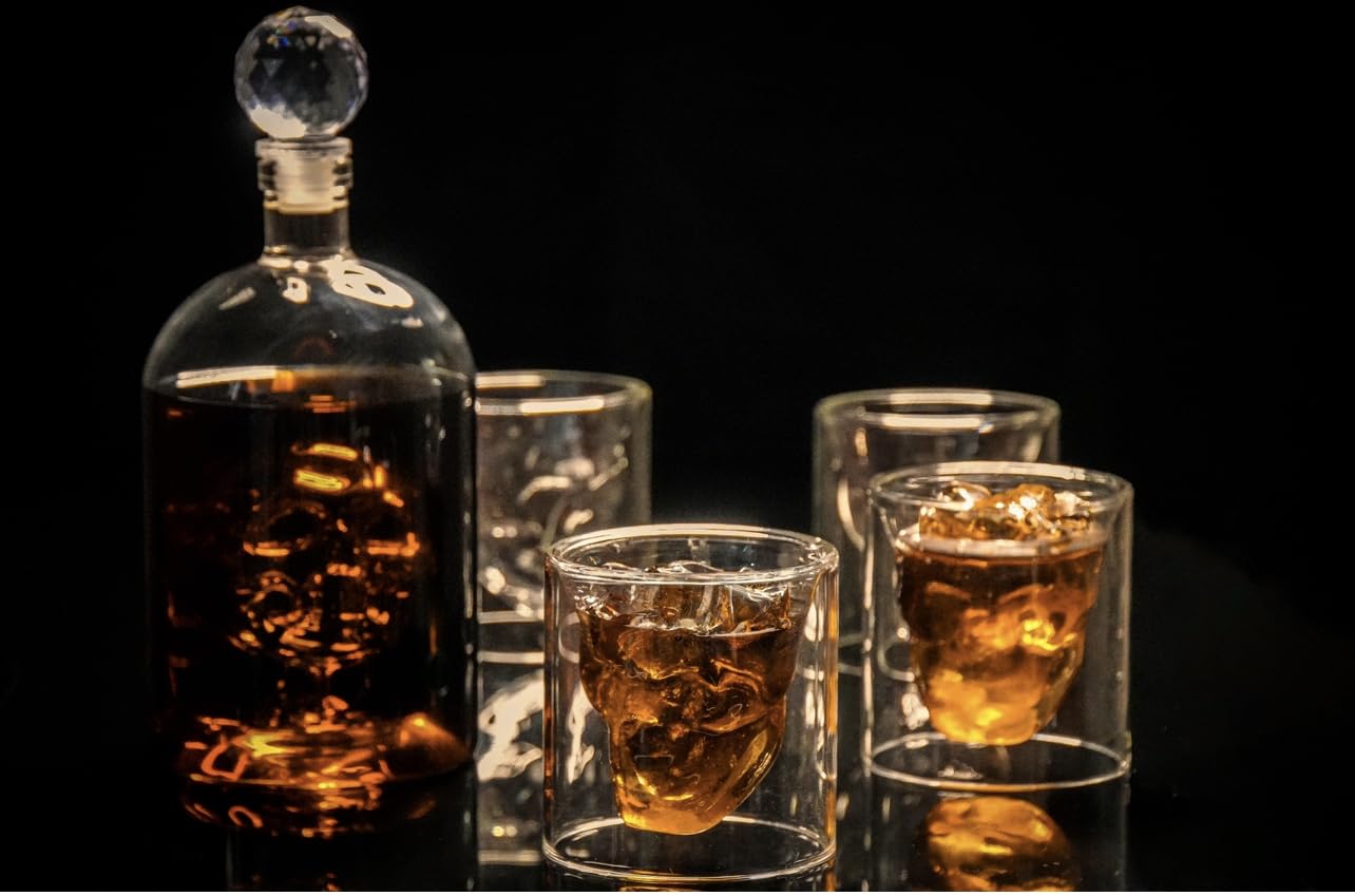 Skullers Skull Whiskey Decanter Set – 37oz Lead-Free Glass Bottle + 4 Shot Glasses – Gothic Bar Gift for Men – Unique Tequila, Rum, or Vodka Liquor Set for Halloween, Birthdays & Collectors
