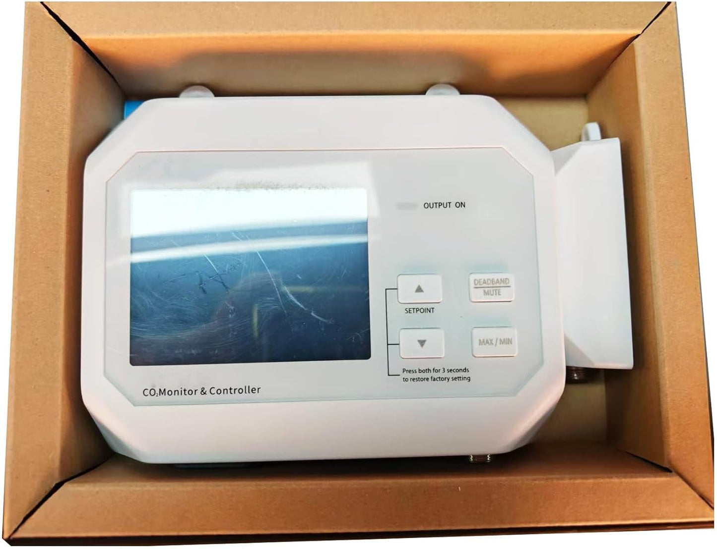 YFYIQI Wall Mount CO2 Controller Carbon Dioxide Monitor with CO2 Repeatability 10ppm External Sensor CO2 Measurement Range 0-9999ppm Digital Color Screen Display Two Mode Charactor Mode Plant Mode