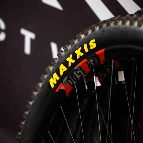MAXXIS Forekaster - 29x2.40WT - 3CT, EXO+, E50 | 3C MaxxTerra - EXO, EXO+ - E25 Rating, Tubeless | Optimal for Modern, Mid-Travel Trail Bikes and Ebikes