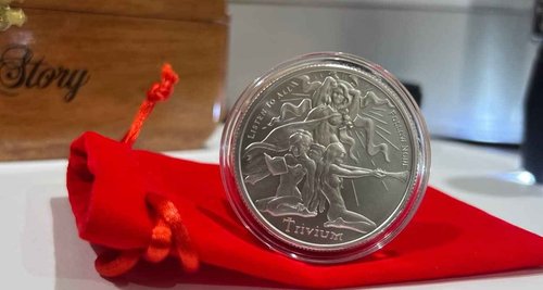 1 oz .999 Silver Shield Trivium Girls BU Round + Free Capsule + Gift Pouch