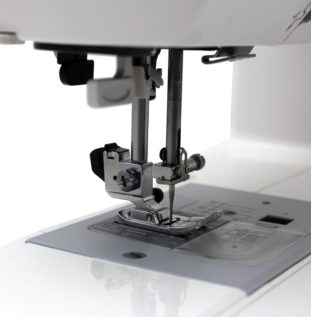 Janome 2030QDC-B Computerized Quilting and Sewing Machine with Bonus Quilt Kit