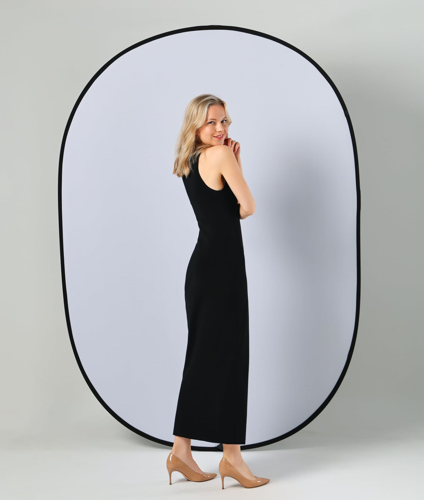 Kate Collapsible Backdrop Audition Backdrop for Headshot Photography,Video Conference,Live Streaming(5'x6.5',1.5x2m,Black/White)
