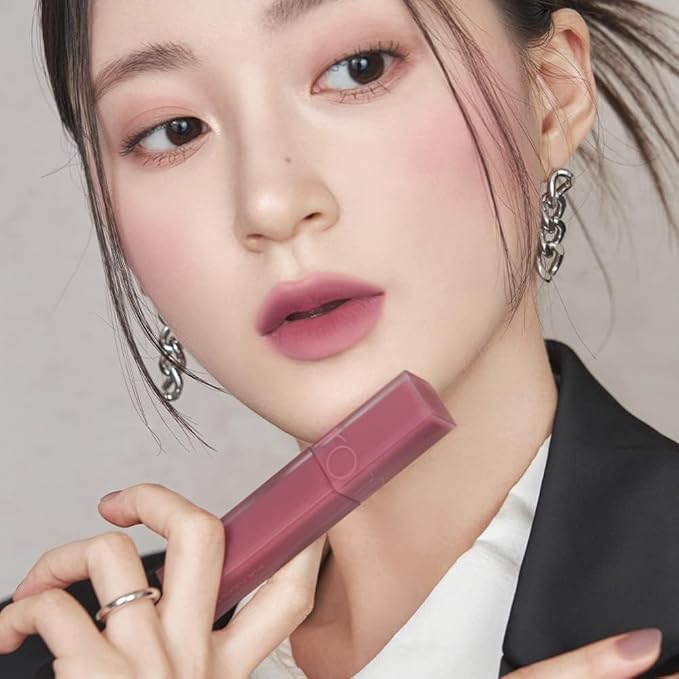 rom&nd Blur Fudge Tint 04 Radwood | Velvety Soft Matte K-Beauty Lip Stain | Non-Drying, Long-Lasting, Effortless Blurred Effect | Deep Burgundy Red for All Skin Tones