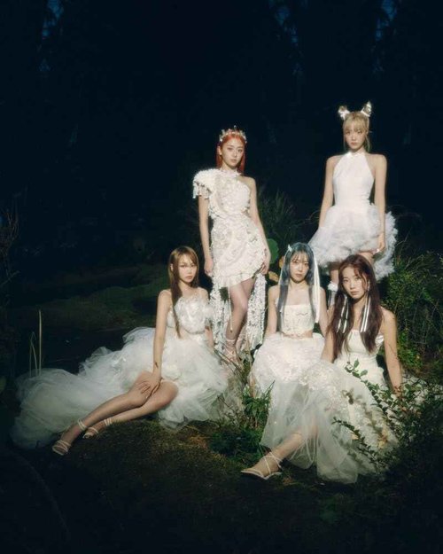 KPOP LE SSERAFIM Easy 3rd Mini Album Standard 3 Version SET CD+1p Folding Poster on Pack+104p Booklet+1p PhotoCard+1p PostCard+3ea Sticker+1ea Lyric Book+Tracking Sealed LSFM