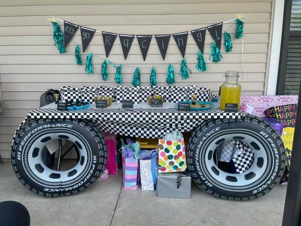 Adorox Set of 24 Checkered Racing Treat Boxes - Race Car Theme Party Favors, Birthday Party Supplies, Gift Boxes for Kids, Party Decorations