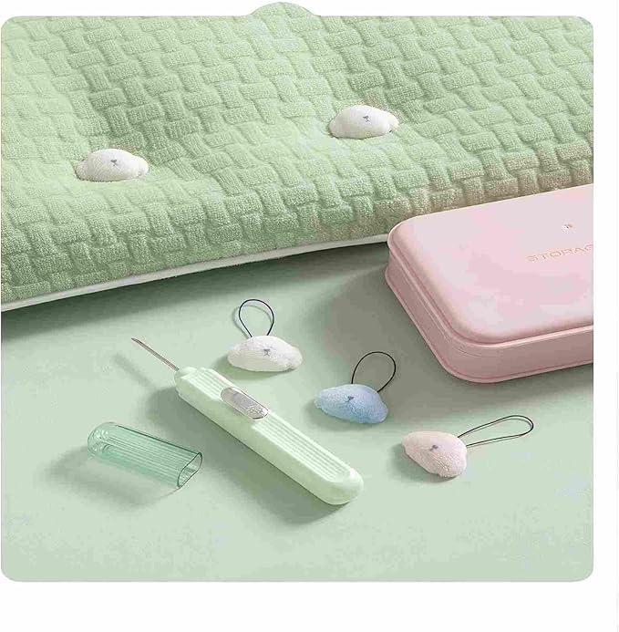 4 adjustable bed sheet straps and one duvet cover fastener set. Easy to install without flipping the mattress. The Quilt Fasteners are made of eco-friendly materials, safety, comfort and no pin holes