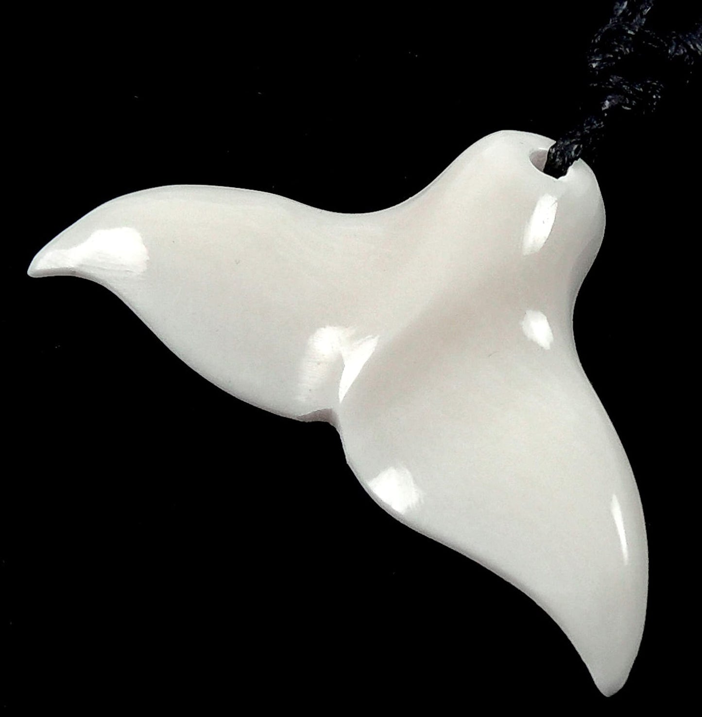 Swimmi Whale Tail Bone Necklace for Women Men, Hand Carved Bone Whale Tail Necklace Necklace Handmade Maori Lucky Whale Tail Bon