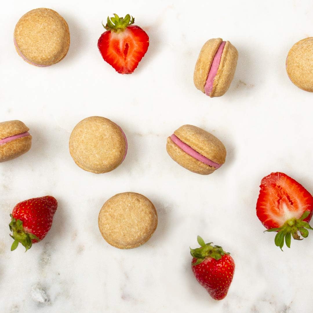 Bonne et Filou Dog Treats Strawberry Cupcakes, Dog Birthday Gift for Medium to Large Breed – Gourmet Macaron Cakes, Healthy & Delicious Human Grade Snacks – 6 Count