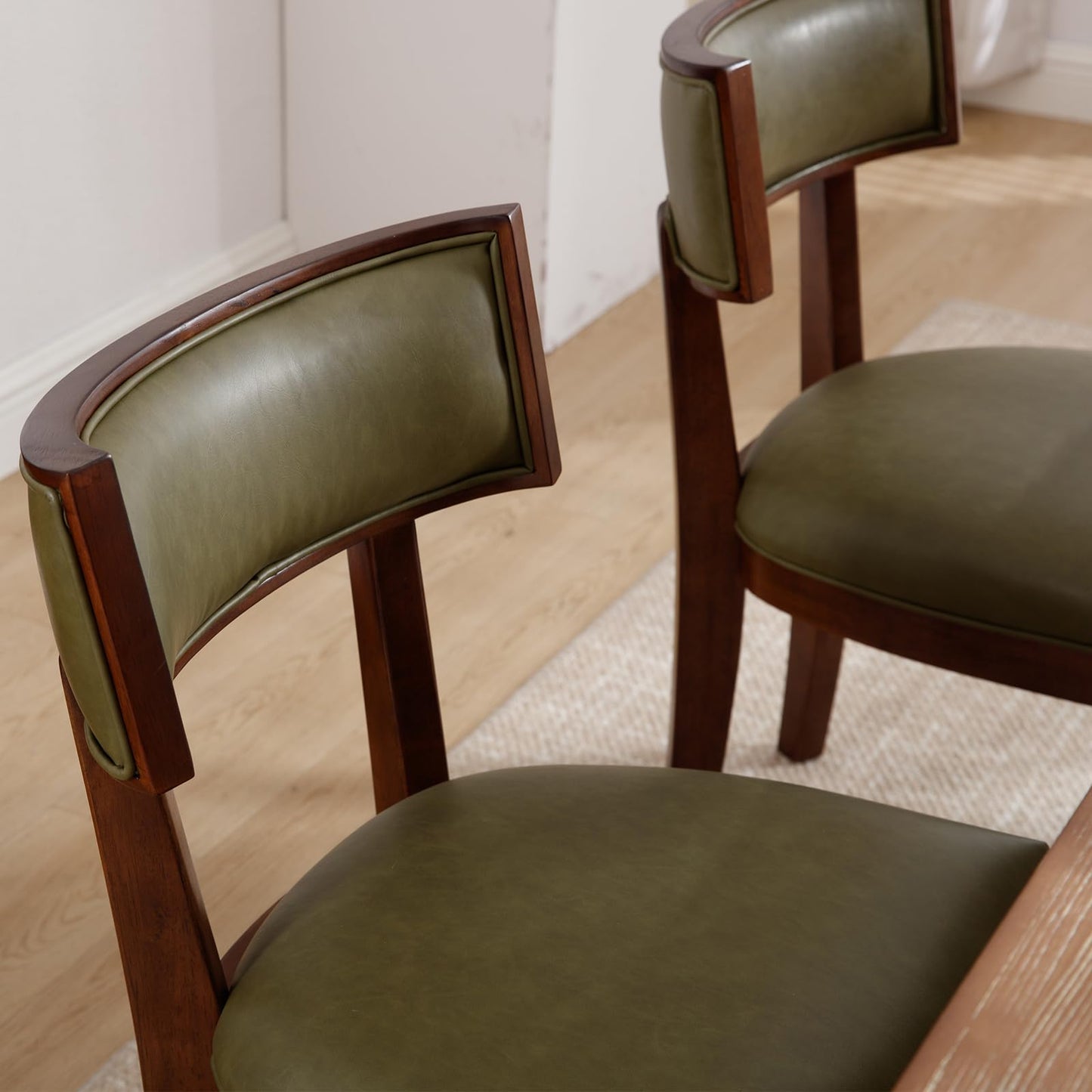 DM Furniture Mid Century Modern Dining Chairs Set of 4 Faux Leather Upholstered Dining Room Chairs with Curved Backrest & Solid Wood Legs Farmhouse Kitchen Chair for Dining/Living Room/Restaurant