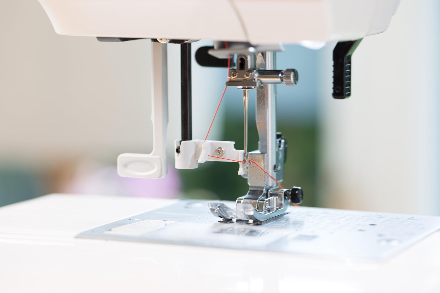Elna eXperience 550 Stylish Computerized Sewing Machine with 50 Stitches, Smart Function Buttons, Built-in Needle Threader, Quick Stitch Selections, Extension Table Included and Swiss Design